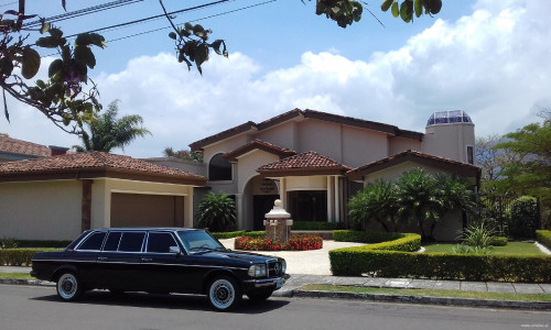 COSTA RICA MANSION LIFESTYLE LIMOUSINE