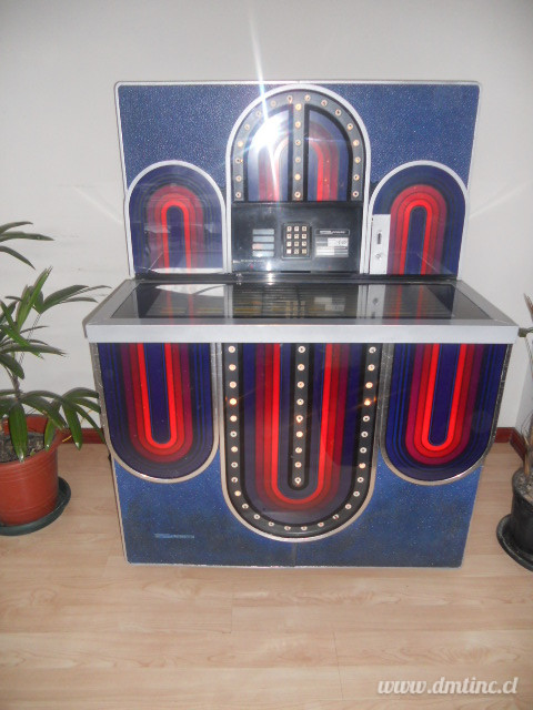 GAMIFICATION-1977-SEEBURG-JUKE-BOX-MODEL-STD4-MARDI-GRAS7c7050e57da64265.jpg