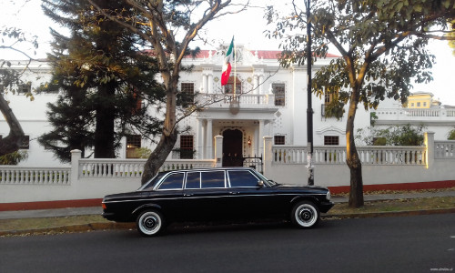 LIMOUSINE IN FRONT OF MEXICAN EMBASSY COSTA RICA