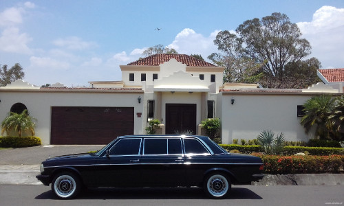 LUXURY MANSION LIMOUSINE COSTA RICA