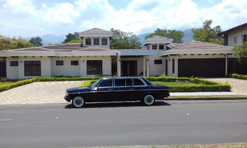 Majestic-home-COSTA-RICA-LIMOUSINE-SERVICE4d09f4e555f56fe6.jpg