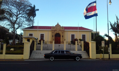 Ministerio de Relaciones Exteriores y Culto de Costa Rica LIMOUSINE