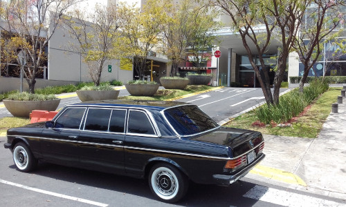 Multiplaza en Escazú COSTA RICA LIMOUSINE