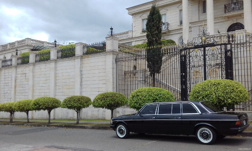 beautiful mansion COSTA RICA LIMOUSINE