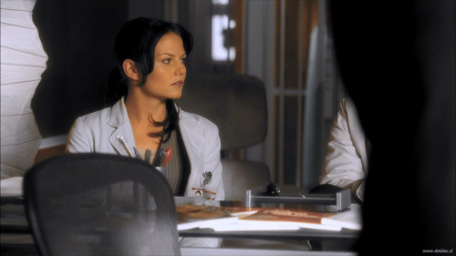Dr.-House-S01E01.mkv_snapshot_06.20_2019.07.21_22.16.28a0478860b3e579ae.jpg