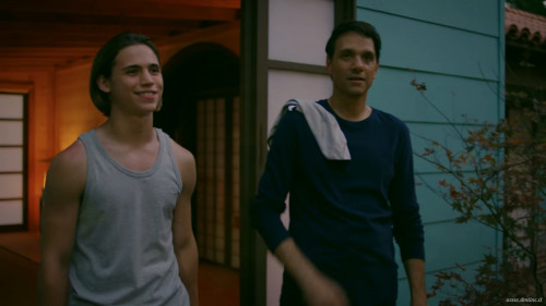 Cobra.Kai.S02E01.Mercy.2.1080p.mkv_snapshot_05.33_2019.08.07_07.38.45e9e5ab1f1bbe9526.jpg