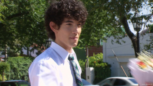 Soy-Luna-S01E78-Un-decision-amorosa-sobre-ruedas.mkv_snapshot_28.15.942beeccac577b1b271.jpg